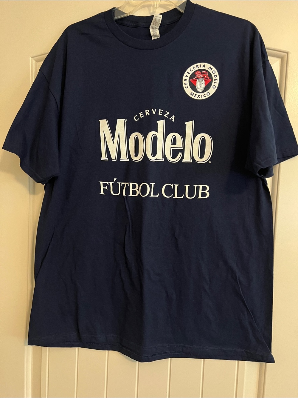 Navy Blue Modelo Cerveza Fútbol Club T-Shirt